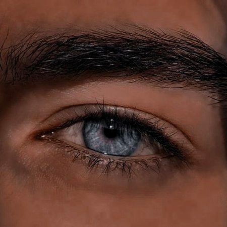 Ankhiyo ke jharoko se maine dekha jo sanware
Ankhiyo ke jharoko se maine dekha jo sanware
Tum badi door aaye badi badi door aaye
Band karke jharoko ko jara baithee jo sochne
Band karke jharoko ko jara baithee jo sochne
Mann mein tumhi muskaye
Mann mein tumhi muskaye
Ankhiyo ke jharoko se………
Ek mann tha mere pas, woh abb khone laga hai
Pakar tujhe hai mujhe kuchh hone laga hai
Ek mann tha mere pas, woh abb khone laga hai
Pakar tujhe hai mujhe kuchh hone laga hai
Ek tere bharose pe sab baithi hu bhul ke
Ek tere bharose pe sab baithi hu bhul ke
Yuhi umar gujar jayey tere sath gujar jayey
Ankhiyo ke jharoko se………