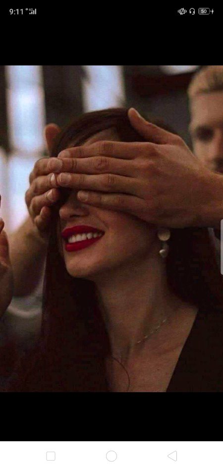 مجھ کو چھوڑ کے اس نے سب کا نام لیا. 
ہاتھ رکھا جب میں نے اُس کی آنکھوں پے🔥 Mahii 💔