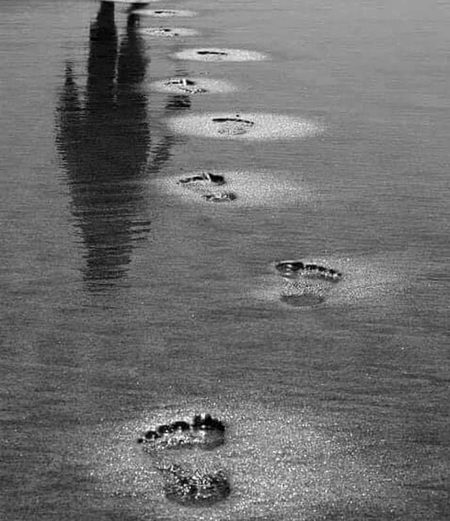 وه برسوں کی باتیں کرنے والا 
 میرے ساتھ عرصہ بھی نه گزارسکا🔥 Mahii 💔