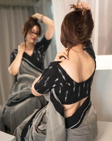 تیرے جسم کا وہ حصہ آج دیکھ ہی لیا...
جسے دیکھ کے سب بیمار صحت مند ہو جاتے ہیں..
🍁