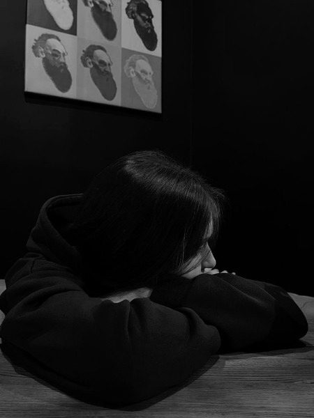 اگر مجھے تیری عادت لگ گئی تھی تو خود کو دور کر کے اِسے ختم کرنا ضروری تو نہیں تھا سجناں🥀🫀