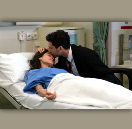 - دیر سے آنے والی چیزوں کا کوئی فائدہ نہیں، جیسے کسی مردہ ماتھے پر معافی کا بوسہ۔۔۔🖤🙂 Jinny