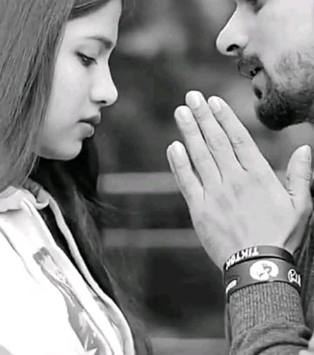 وقت تُم کو وہ بـہاریـں بخشـے جن کـے لیـے تُم نـے مُجھ کو خِــزاں کیا 🩷🍂