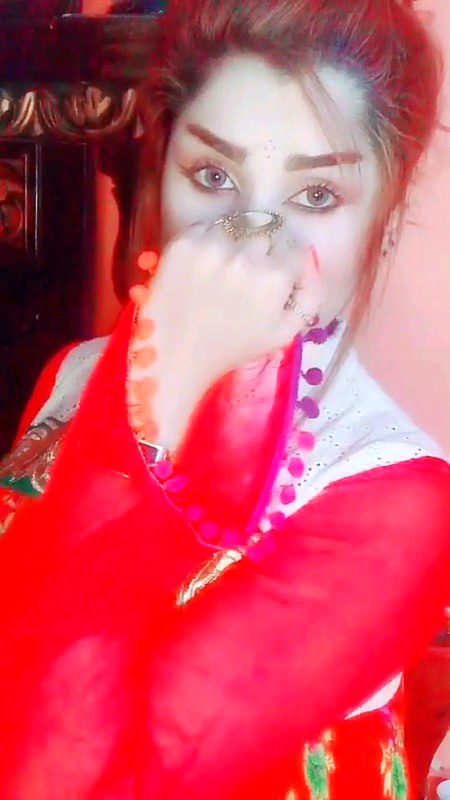 مجھ کو کسی سے کوئی شکایت نہیں رہی
دنیا کو گلا ہے تو رہے میری بلا سے
🔥