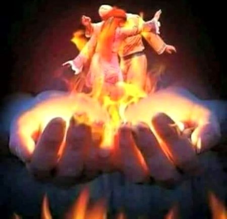 ﺗﻮ ﮐﺴﯽ ﺭﻭﺯ ﻣﺮﮮ ﺟﺴﻢ ﮐﯽ ﺣﺪﺕ ﻟﮯ ﺟﺎ
ﺍﺱ ﺳﮯ ﭘﮩﻠﮯ ﮐﮧ ﮐﻮﺋﯽ ﺁﮒ ﻟﮕﺎ ﺩﮮ ﻣﺠﮭﮑﻮ