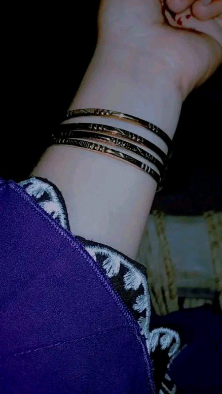 واسطہ پڑے تو کردار کُھلتے ہیں....!!🔥
باتوں سے تو ہر شخص پارسا لگتا ہے....!!✌