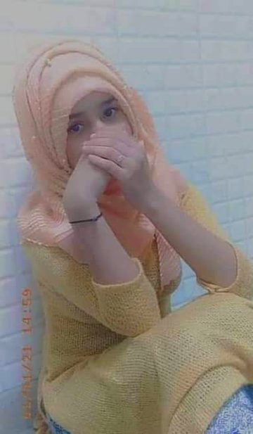 الجھنیں بھی اسے دیکھیں تو سلجھ جاتی ہیں 
یار وہ شخص نگاہوں سے گِرہ کھولتا ہے۔۔🔥 Mahii 💔