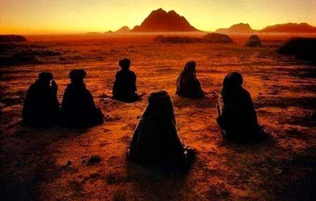 ﭼﺎﮨﺘﺎ ﮨﻮﮞ ﮐﮧ ﻣﯿﺮﯼ ﻃﺮﺡ ﮐﺎ ﻧﻘﺼﺎﮞ ﮨﻮ ﺗﺠﮭﮯ
ﺍﻭﺭ ﭘﮭﺮ ﻣﯿﮟ ﺑﮭﯽ ﮐﮩﻮﮞ " ﺍﺱ ﻣﯿﮟ ﺑﮭﻼﺋﯽ ﮨﻮﮔﯽ