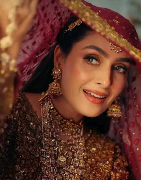 ہر ملاقات پہ, اپنے سینے سے لگانے والے..
 کتنے پیارے تھے, مجھے چھوڑ کر جانے والے💔Unzii🥀