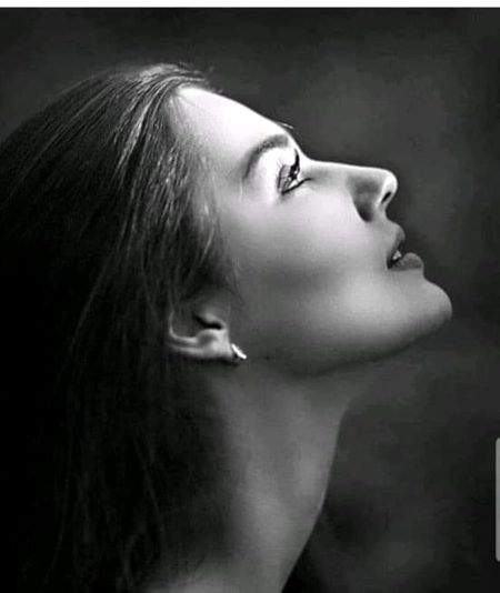 ہر بات سے مُکر گیا وہ
میں کیسے وعدے یاد دِلاتا ۔ " 💔🙂