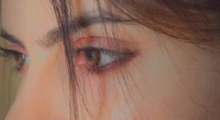 ابھی تم ہو کبھی ہم تھے یہی دستورِ دنیا ہے
کسی کی آنکھ کا تارا ہمیشہ کون رہتا ہے🖤🥀