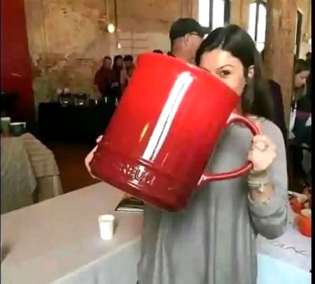 Aa ge Hamari Mentel Chai k Cup Ley kar