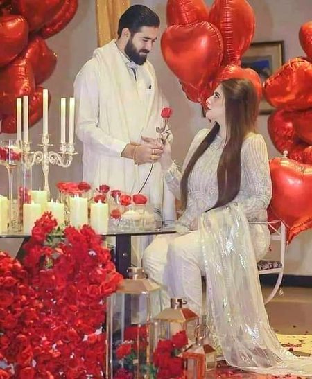 تو ہر عید پر ہوجاتا ہے ناراض ❤
اب بتا ☺❤
میں عید مناؤں یا تجھے ☺
