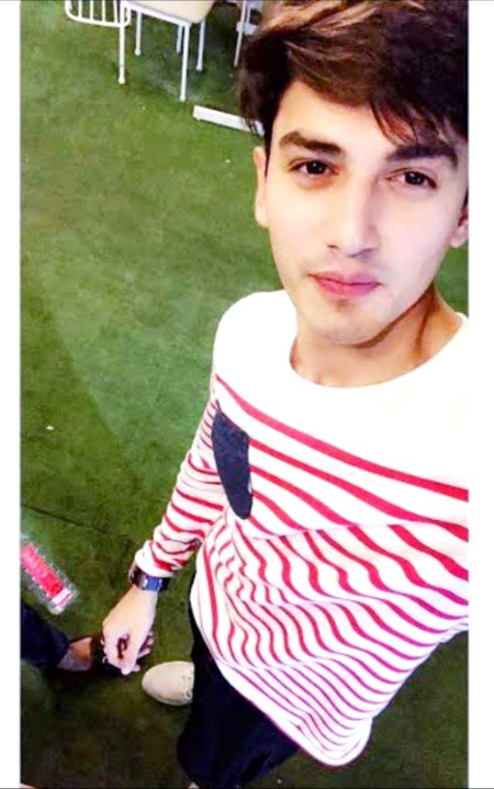 IT IS JUST MY HABIT TO REMAIN SILENT 😐🥀🖤 BY THE WAY, I AM CRAZY, MAD, WANDERER, FAMOUS ✌😘❤