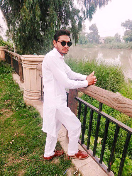 میں خوشبو مختلف  ھوں خوشبووں سے❤
میں سب میں رہ کے سب جیسا نہیں ❤️❤️
#Awais