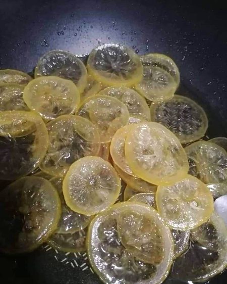 اس موسم میں لیموں و عام ہوتے ہیں۔۔☺