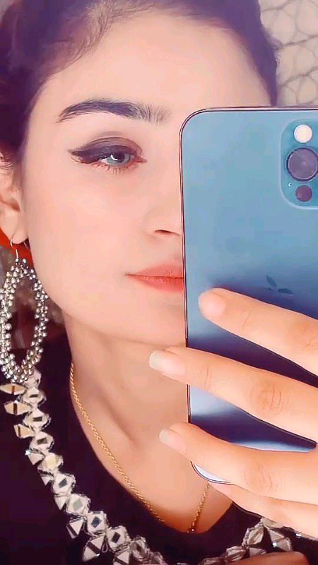 ممکن نہیں  ہے در در پہ جھک جاوں میں🔥
میرا رب بھی ایک ہے اور میرا سر بھی ایک 👑💯