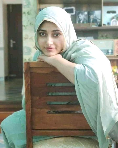 تمہیں کبھی پورا لکھوں  کبھی أدھورا لکھوں🥀
میں راتوں میں بیٹھ کر تمہیں سویرا لکھوں. 
میں جب بھی لکھوں بس اتنا لکھوں.
مجھے تیرا ۔ اور تجھے  میرا لکھوں🔥 Mahii 💔