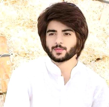 میں وہ انسان ہوں کو ہر رشتے کو کھونے سے ڈر سے اس کے مطابق ڈھلنے کی کوشش کرتا ہوں اور آخر میں روند دیا جاتا ہوں
Hur Ri