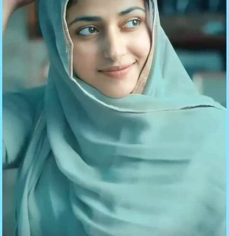 اب کیوں رہتی ہو "سوگوار" اے شفق زادی🥀
تمہیں کہا تھا یہ "محبت" فریب دیتی ہے.
یہ چاند سا "چہرہ" یہ غلافی "آنکھیں"
تمہی بتاؤ، انہیں "اداسی" زیب  دیتی ہے؟🔥 Mahii 💔