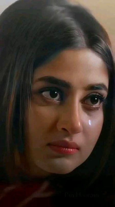 وہ سمجھتا ہے، مرے واسطے آنکھیں نم ہیں.
اُس سے کہنا، کہ ترے یار کو لاکھوں غم ہیں.
پھر سے آ جائے، اگر عشق اُسے کرنا ہے.
بارشِ ہجر میں بھیگے ہیں، سو تازہ دم ہیں💔Unzii🥀