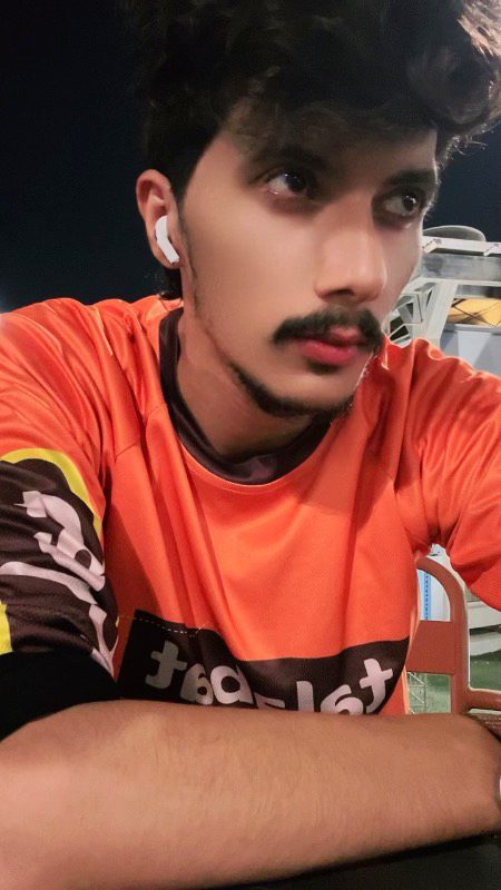 *کہتے تھے ایک پل نہ جئیں گے تیرے بغیر❤🩹🥹**ہم دونوں رہ گئے ہیں وہ وعدہ نہیں  رہا 💔