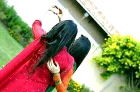 Tum SE dor ni hu bass bzi hu life hi esi ha to Kya kro Zz.
Jugnu 💞