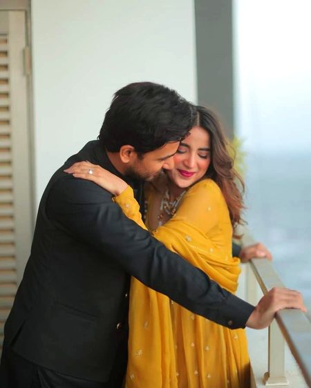 یوں آ کے بیٹھو عاشقِ کامل کے سامنے
آنکھ آنکھ کے ھو سامنے دِل دِل کے سامنے🔥 Mahii 💔