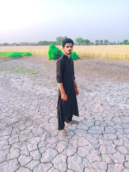 ،وہ ایک ہی چہرا تو نہیں سارے جہاں میں
..جو دور ہے وہ دل سے اتر کیوں نہیں جاتا
Evining natural...