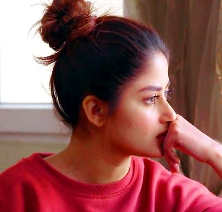 Kuch logo k adhuri mohabbaty Rhiy jati to kuch k shero hona sy phaly khatahm ho jandi ayi