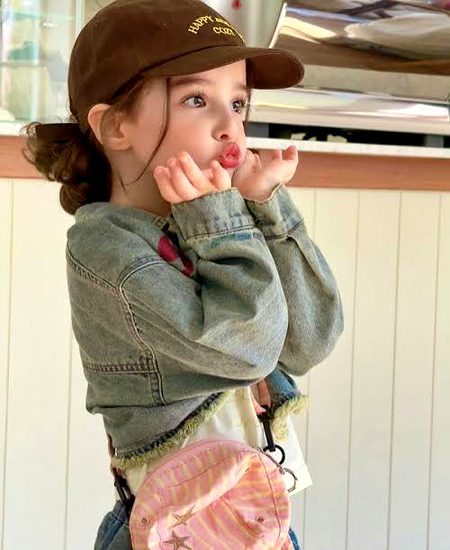 زمین پر موجود قیمتی چیزوں میں، 
ایک ہماری اپنی ذات بھی ہے۔ 
🖤🔥