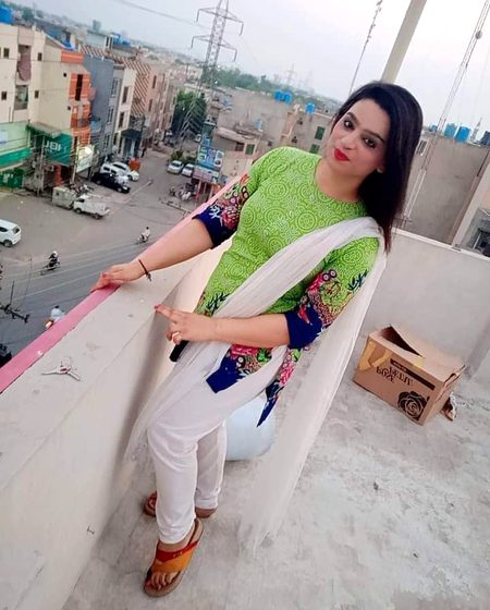 آنکھوں سے چڑھنے دو نشہ اپنے پیار کا ہونٹوں سے تر ہونے دو """ 🔥😍😍