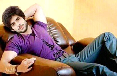 خود کا مقابلہ کبھی کسی سے نہیں کیا
جیسا بھی ہوں بہترین ھوں
Syyed writes