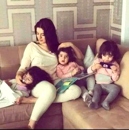 دو کلاس پیچھے تھی مجھ سے
آج تین بچوں کے ساتھ آگے ہے_😔