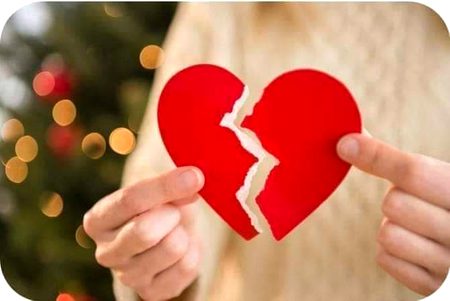 اب کے ٹوٹا ھے تو کچھ چین سے بیٹھا ھے ذرا 
ورنہ اس دل نے دکھانے تھے تماشے کیا کیا
💔