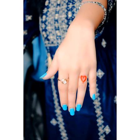 ان لوگوں کو بھی عید کا تیسرا دن مبارک جنہوں نے کسی تیسرے کی وجہ سے ہمیں چھوڑا🙃
Heer❤️