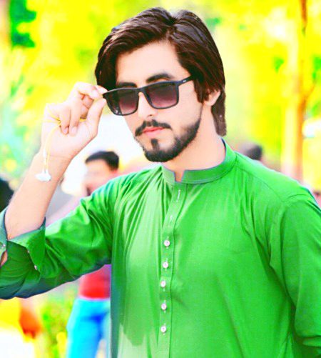 کچھ لوگ اپنے تلخ لہجے کی وجہ سے 
ہمارے دل میں بغیر کفن کے ہی دفن ہو جاتے