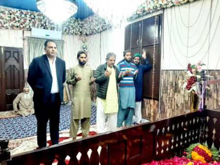 سینئر اینکر پرسن سمیع ابراہیم کی امیرالمجاہدین نور اللہ مرقدہ کے مزار پر انوار پرحاضری
