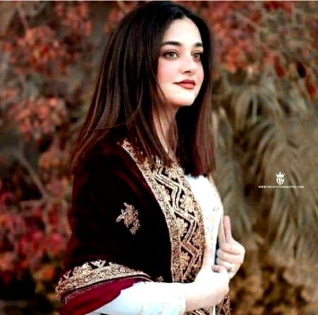 💕Mashhoor hony ki khwaish ni hmko
Ap hame pehchanty hen bs itna hi kafi he🥀🥀 
💕Achy ne Acha or bury ne bura kaha hmy🥀🥀 
Qk jis ko jinti hi zrort thi usne itna hi pehchana hamy 🥀🥀