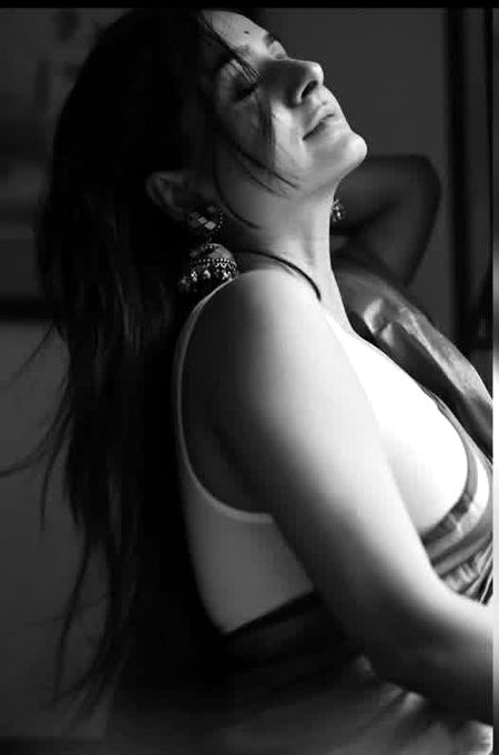 اَو٘رَ پِھ٘رَ کَوئِـی ہَم پْہ حُّکَمرانــِـی٘ کَرِے یـہ
ہَمِی٘ــں کَہــاں بـَــرداشَـتَ۔۔! 🍂🍃