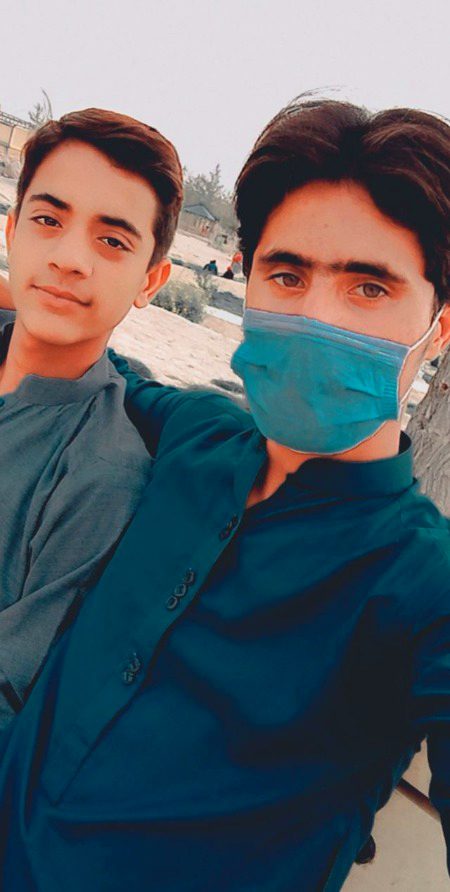 ہم یونہی چلے جائیں گے سب کو ہنساتے ہنساتے 💔 
Mee Nd My Kazan