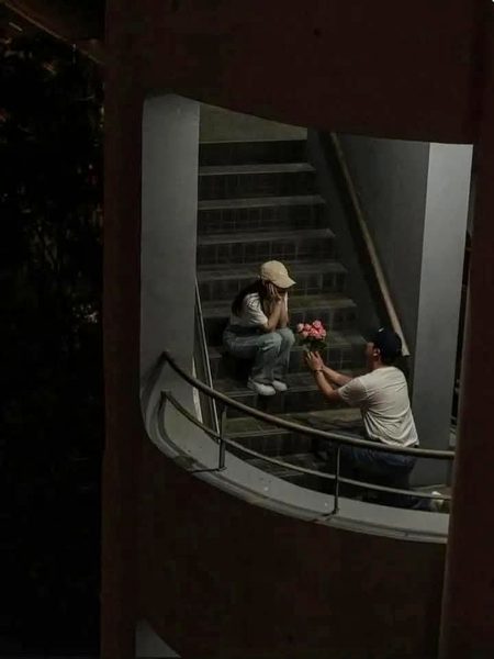 ذرا سا بھی نہیں پگھلتا دل تیرا 💔
اتنا قیمتی پتھر کہاں سے خریدا؟