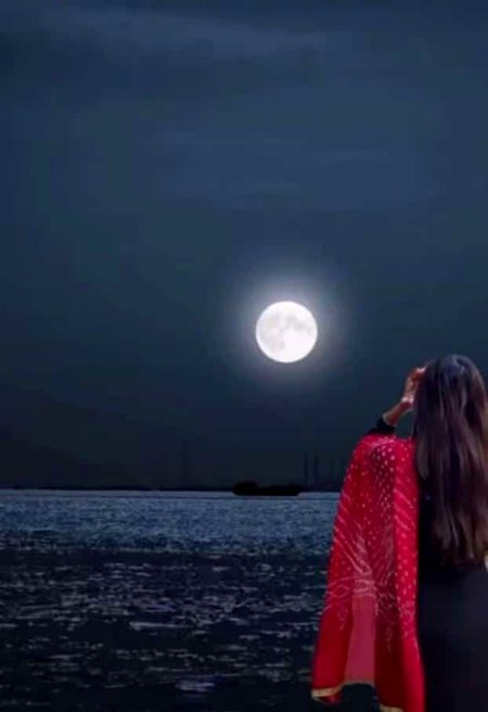 *نظر انداز ہو نا شروع ہو جاہیں تو کنارہ کشی کر لیں💔*
*وضاحتیں آپ کا کھویا ہوا مقام واپس نہیں لاسکتیں*