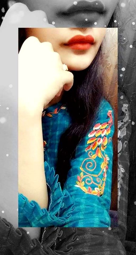 تم نے تو رہا کر دیا تھا خُود ہمیں لیکن
ھم ساتھ لئے پھرتے ھیں، زنجیر تمہاری🔥 Mahii 💔