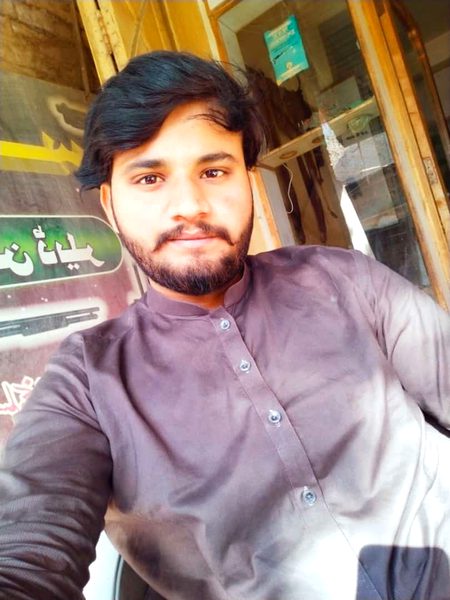 نفرت کرو گے تو بھی تیرے پاس آؤں گا میں
دیکھ اب مجھے تیرے بغیر رہنے کی عادت نہیں ہے