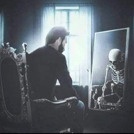 تم کو پتہ ہے تم سے بچھڑنے پہ کیا ہوا ؟
ہم کو اکیلے چھوڑ کے ہمت چلی گئی⁦
کل ہم تلاش میں تھے کوئی آئینہ ملے؟
اب آئینہ ملا ہے تو صورت چلی گئی⁦