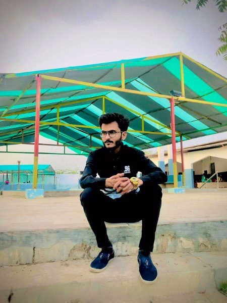 Yaha abb shyd koi Mera frnd ni ya Jo old frnds tha wo sb kahi chaly gy kia