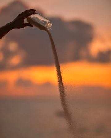 مولا علی علیہ السلام ، دوستی کرنا جیسے مٹی سے مٹی پے مٹی لکھنا ،
دوستی نبھانا جیسے ، پانی سے پانی پے پانی لکھنا،