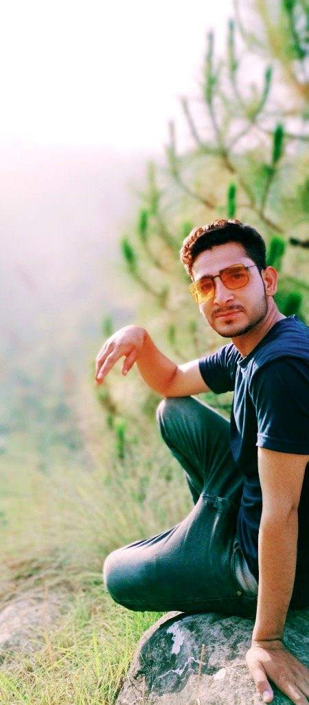 Paun latka k dunya ki taraf... Aao baithen kisi sitaray par... .n1 .p1
