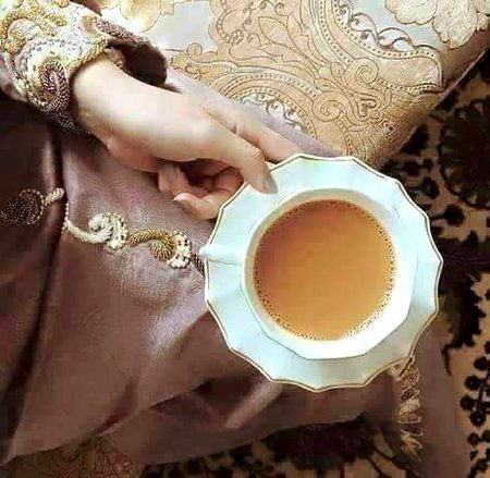 !!!!اپنے اپنے ذائقے میں زہر ھیں
آنکھ کا نمکین پانی،تلخ چائے اورچپ۔۔☕